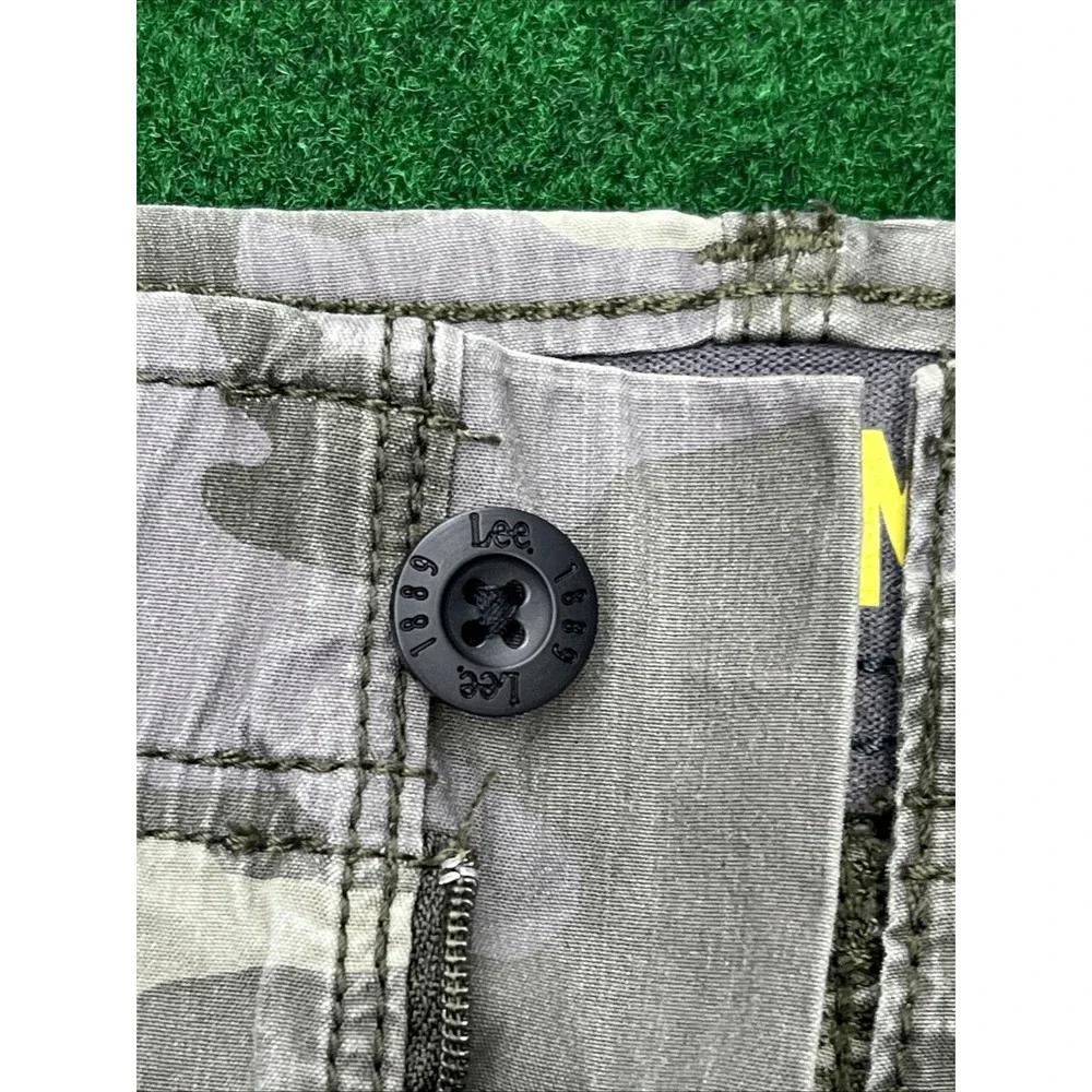 Lee Extreme Motion Camo Cargo Shorts Mens Size 33